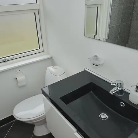 Stunning In With 3 Bedrooms And Internet *