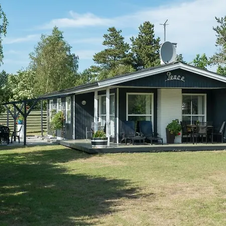 Stunning In With 3 Bedrooms And Internet