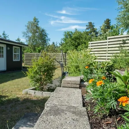 Stunning In With 3 Bedrooms And Internet *
