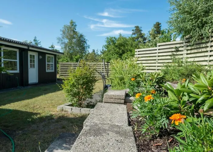 Stunning In With 3 Bedrooms And Internet *